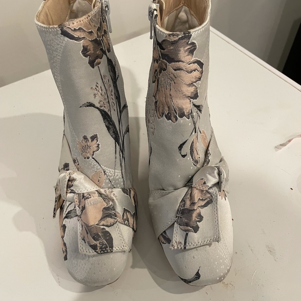ASOS Women's White and Silver Printed Side Zipper Bow Ankle Boots Size UK6 US 8